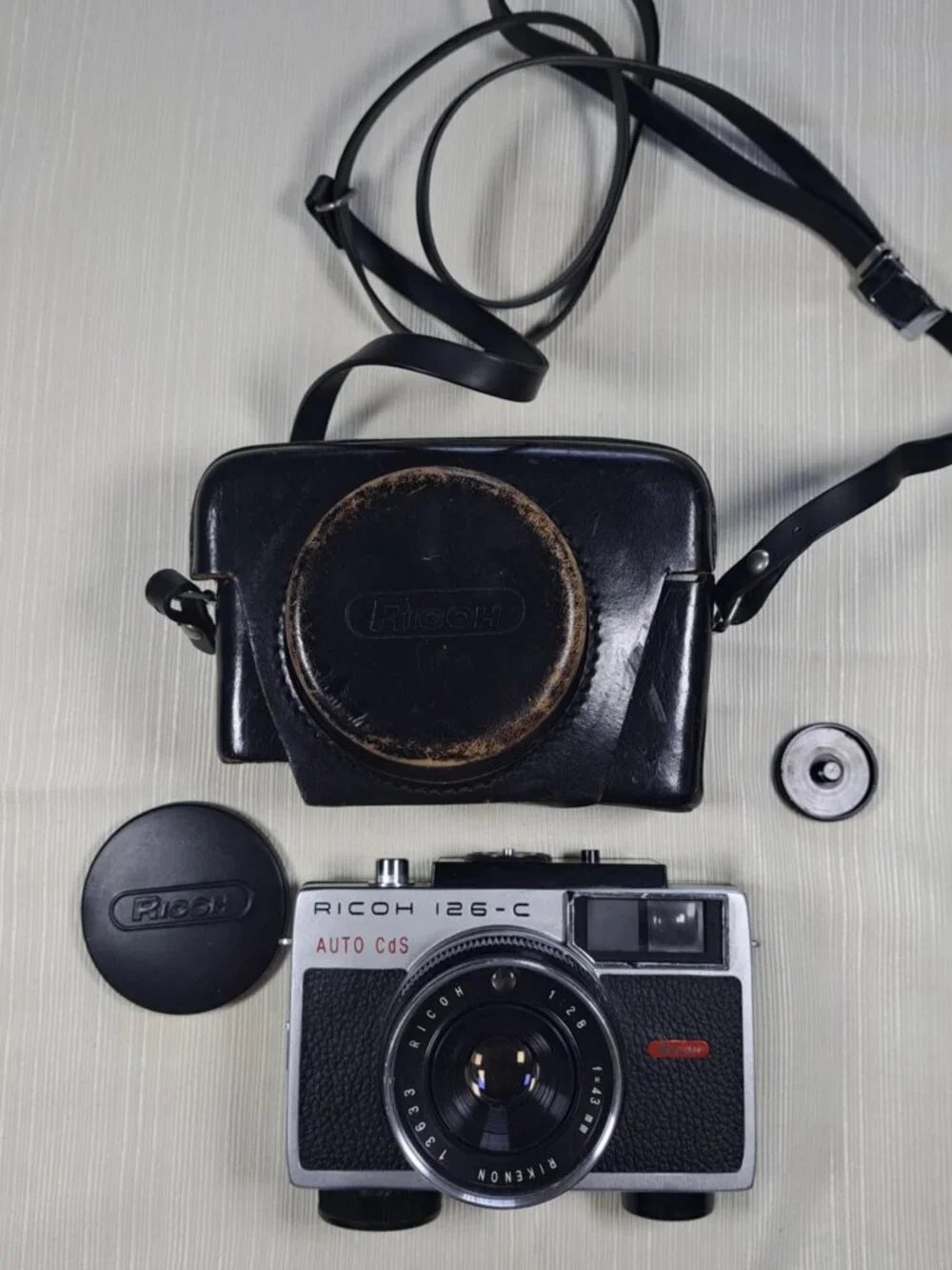 RICOH 126-C AUTO CdS 35MM CAMERA - UNTESTED - MAY NOT WORK. POSSIBLE PARTS ONLY.